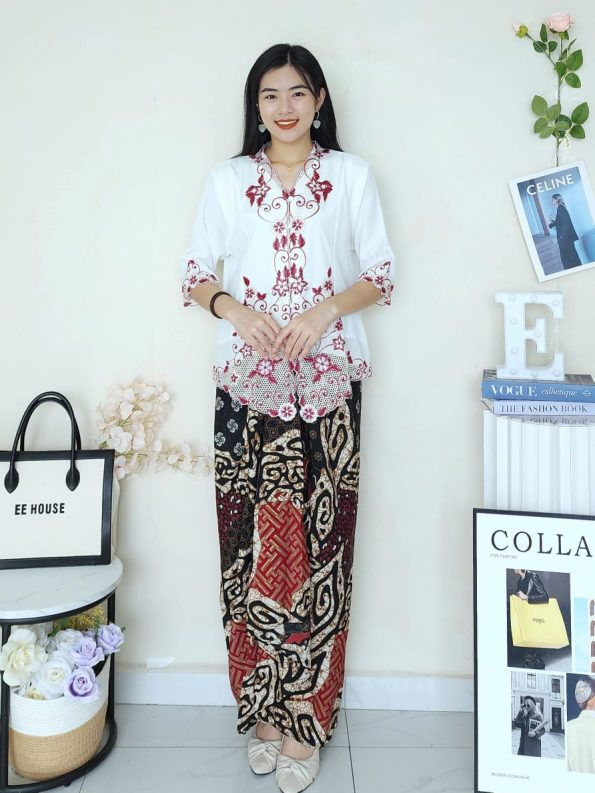 中分袖 Kebaya Sulam Top (3638)