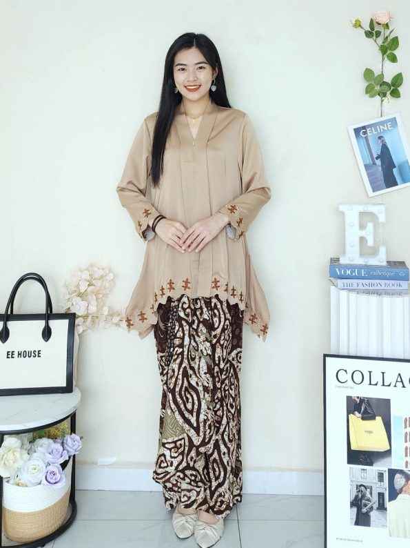 Satin Kebaya Sulam Top (558)