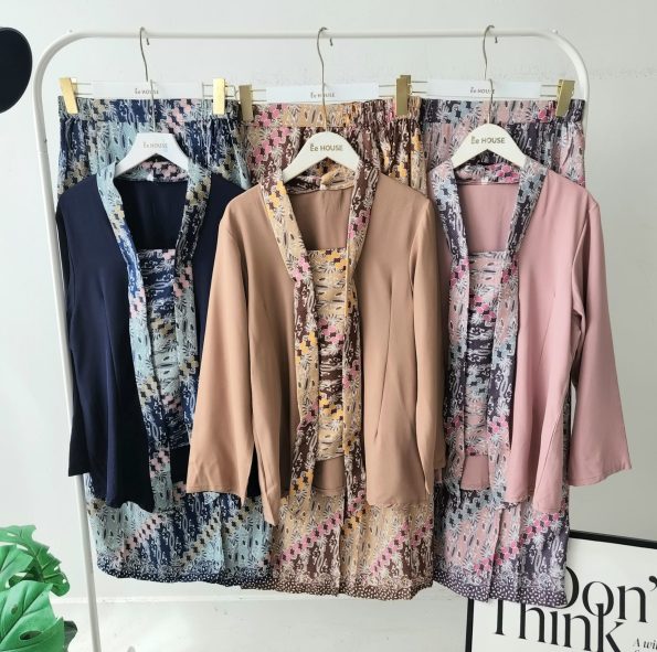 Premium Batik Baju Kebaya Set (2240)