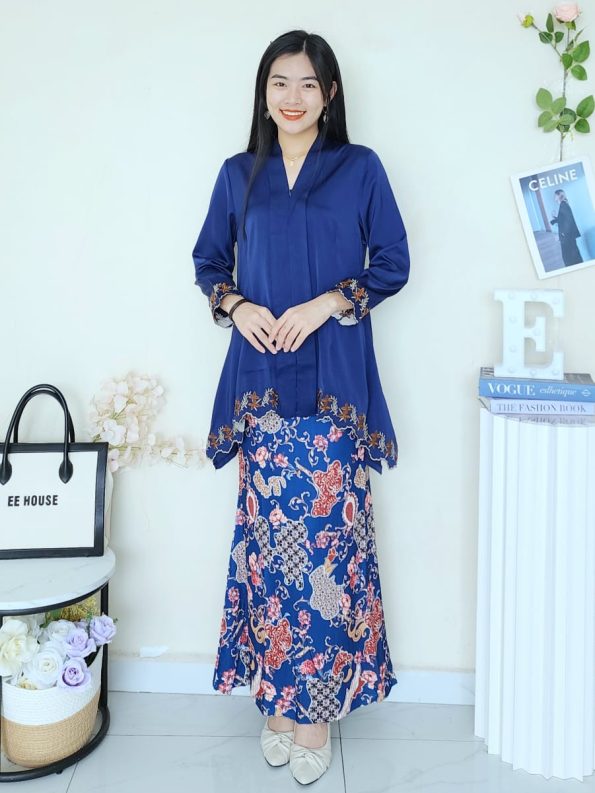 Satin Kebaya Sulam Top (558)