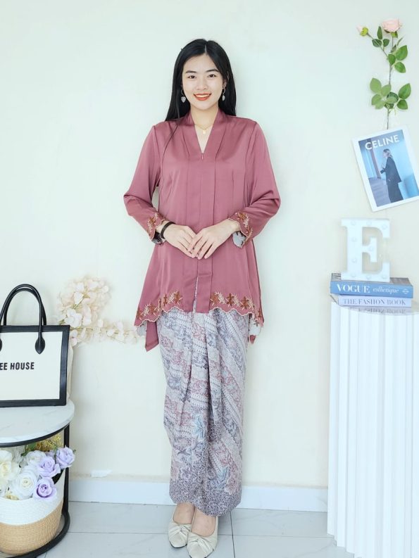 Satin Kebaya Sulam Top (558)