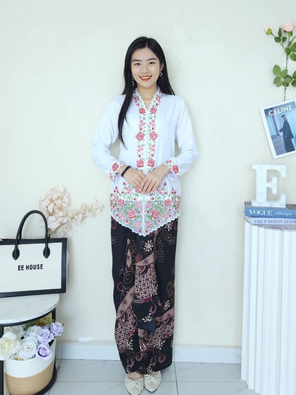 Kebaya Sulam Top (New Design) (699）