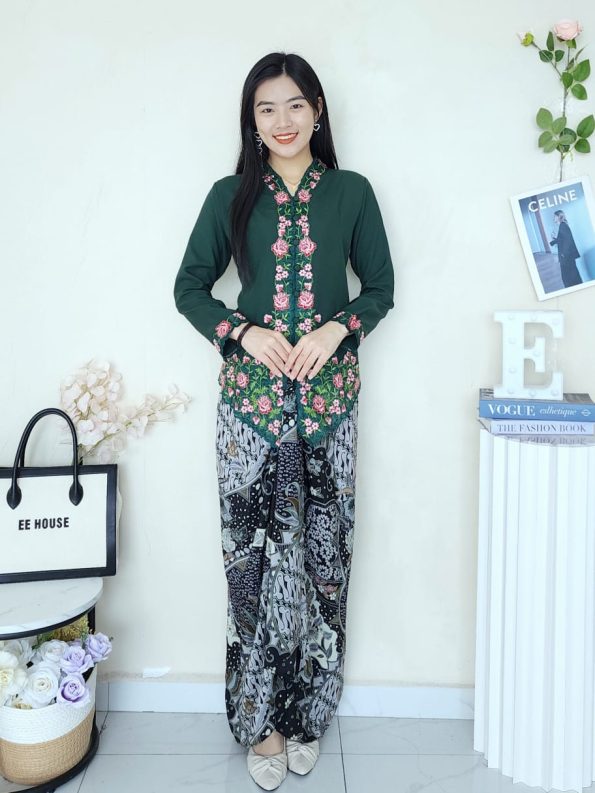 Kebaya Sulam Top (New Design) (699）