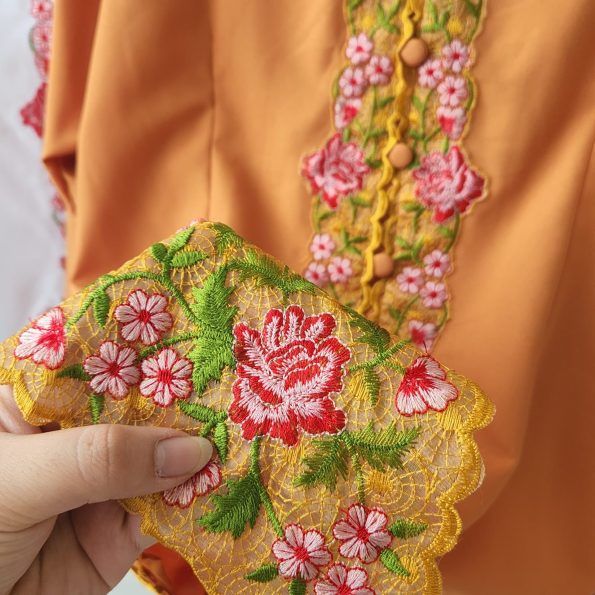 Kebaya Sulam Top (New Design) (699）