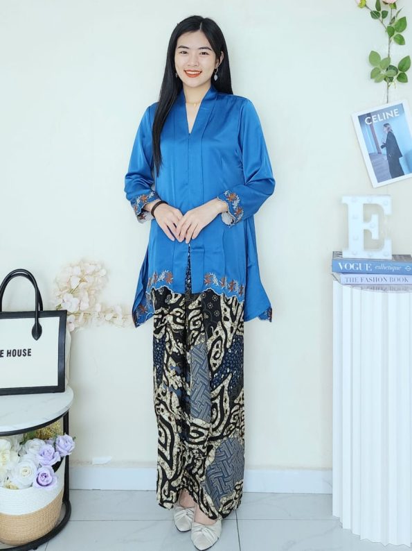 Satin Kebaya Sulam Top (558)