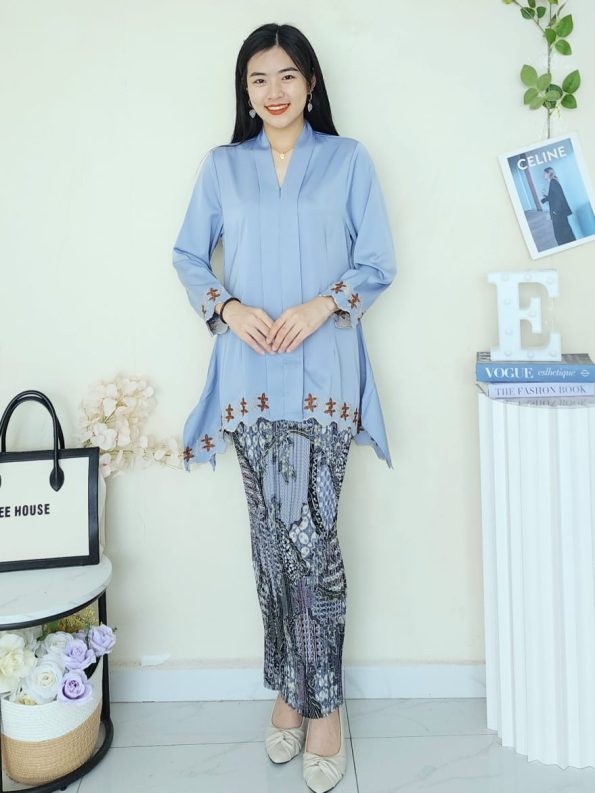 Satin Kebaya Sulam Top (558)