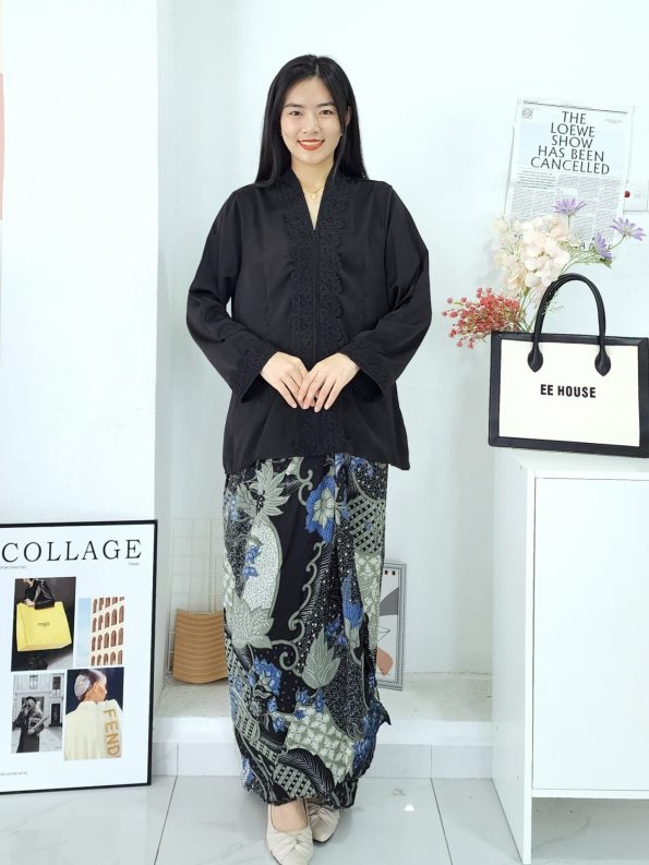 钩花设计 Kebaya Top (New Arrivals) (8270)