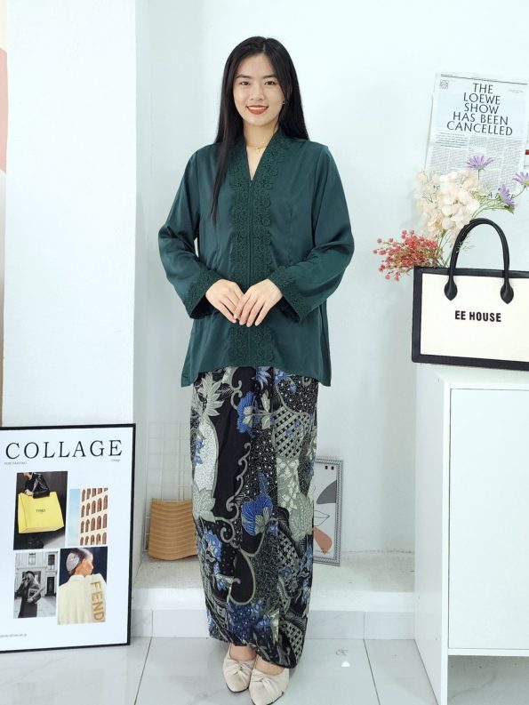 钩花设计 Kebaya Top (New Arrivals) (8270)