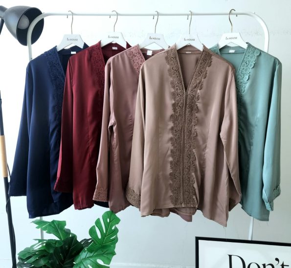 钩花设计 Kebaya Top (New Arrivals) (8270)