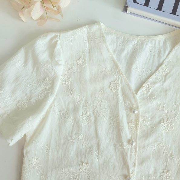 韩版V领embroidery时装上衣 (8659)